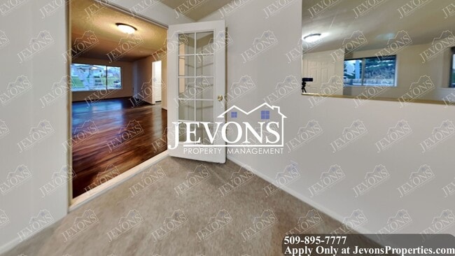 Building Photo - Enjoy the new appliances in this lovely single-family home located in the heart of Tacoma