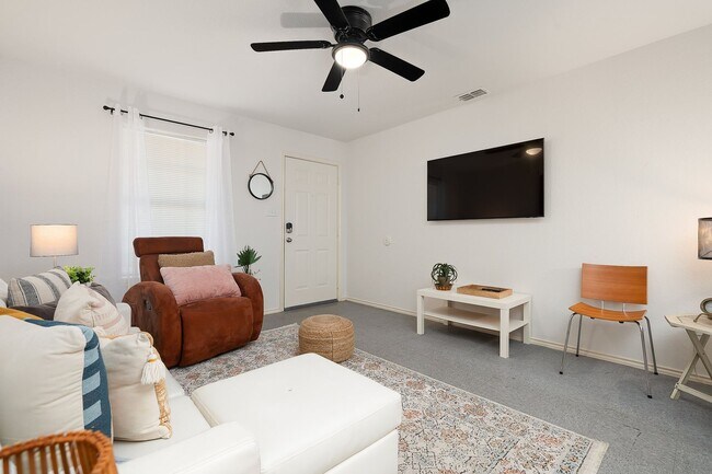 Building Photo - Del Oro Apartments