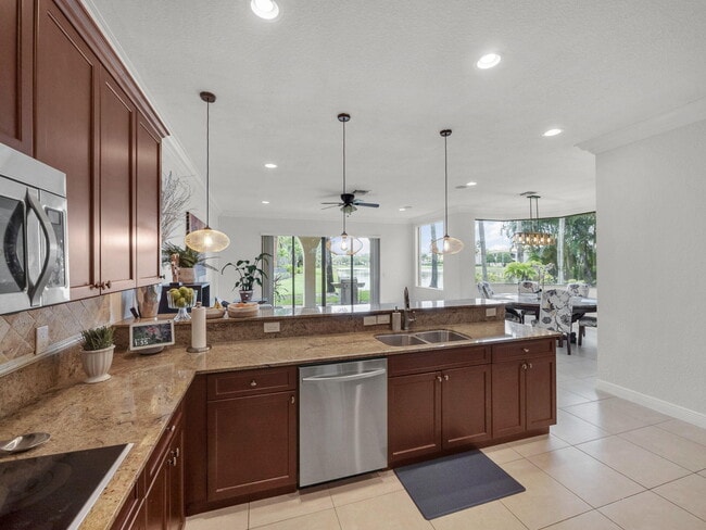 Building Photo - 8703 Club Estates Way
