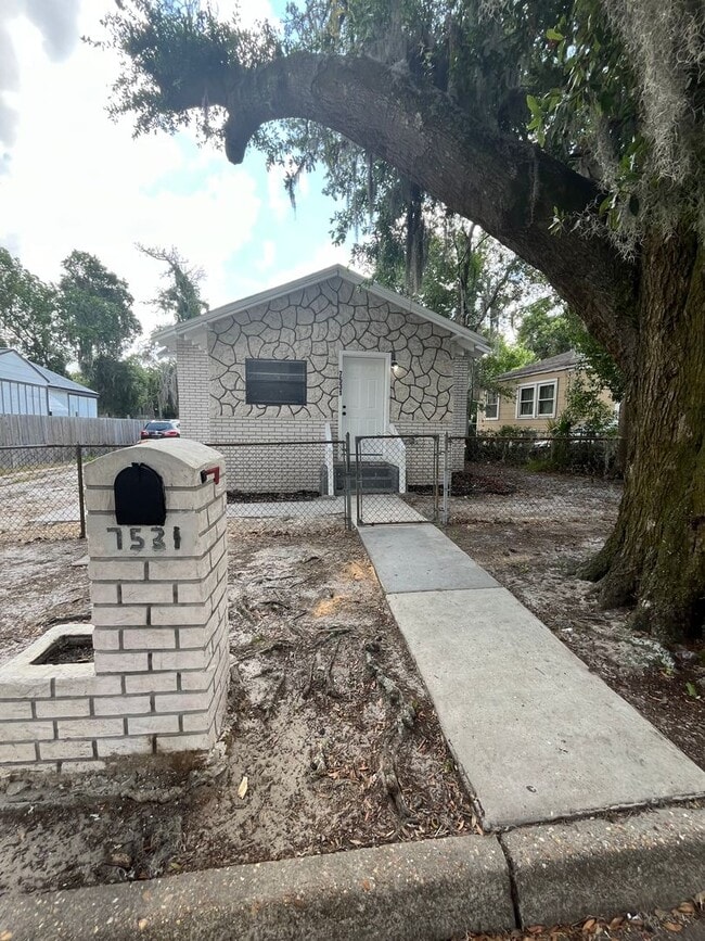 Building Photo - What a beautiful home!!