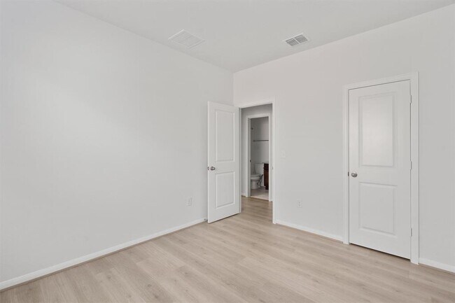 Building Photo - 315 Diamondleaf Dr