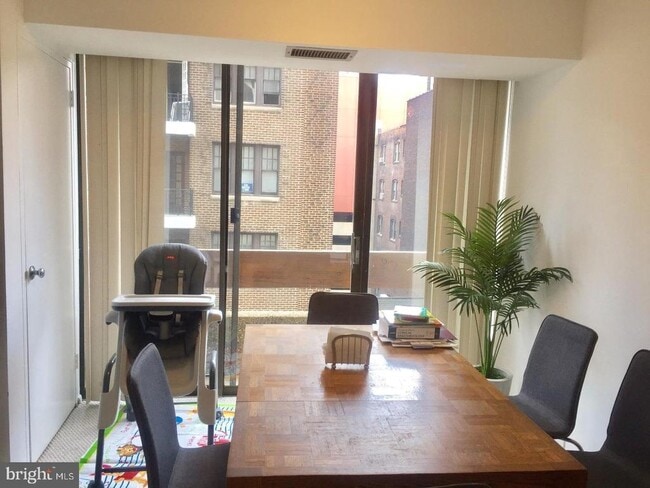 Building Photo - 1326 Spruce St