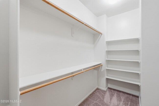 Building Photo - 4162 N Thurston Ln