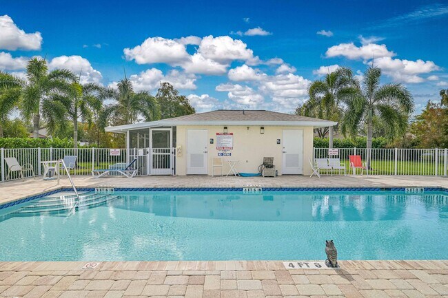 Building Photo - NOW AVAILABLE - Cozy Townhome w/ 1 Car Garage in Fort Myers!