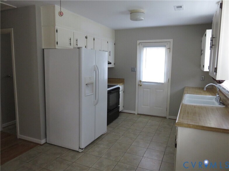 Building Photo - 4912 Leonard Ave