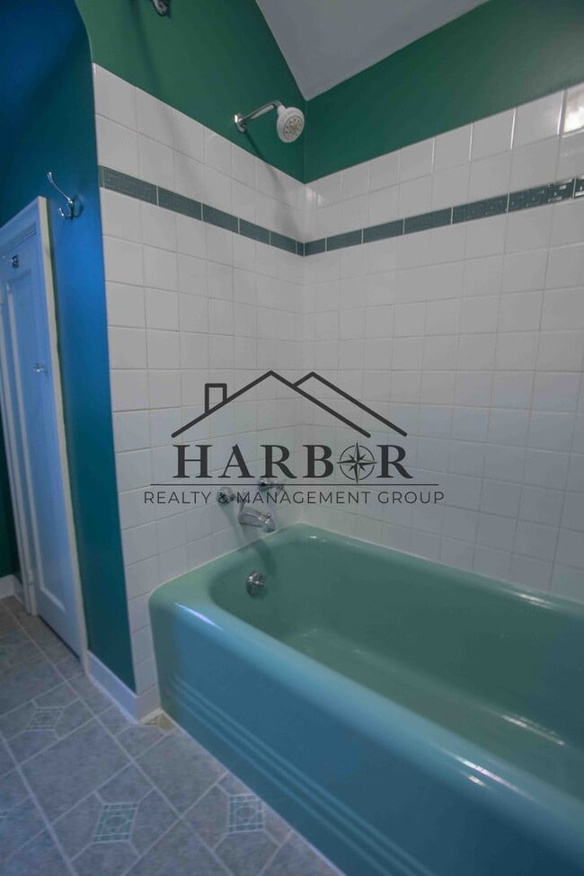 Building Photo - Single Family Home in NW Rochester!