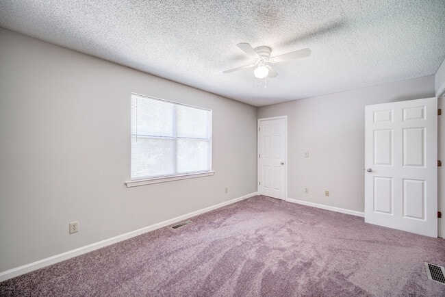Building Photo - 4084 Hidden Hollow Dr