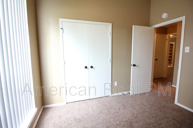 Building Photo - 2622 Hartford Ln