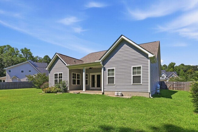 Building Photo - 233 Forester Dr
