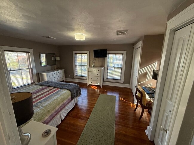 Building Photo - Cozy & Updated - 3 BR home in Old SW!