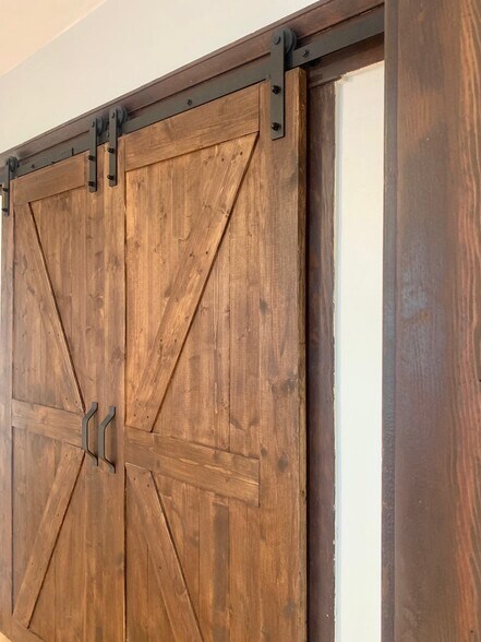 Building Photo - 1426 E Florida St