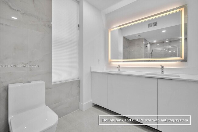 Building Photo - 18181 NE 31st Ct