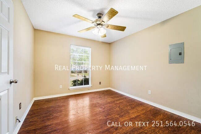Building Photo - 9631 Royal Woods Dr N