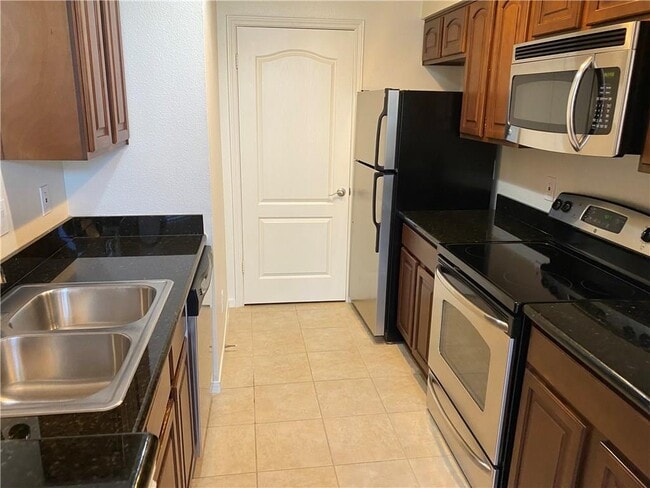 Building Photo - 6000 Shepherd Mountain Cove