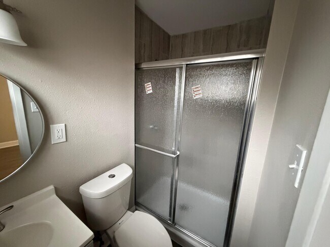 Building Photo - 5109 Maywood Dr