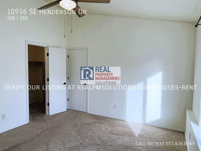 Building Photo - 10936 SE Henderson Dr