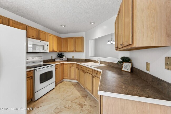 Building Photo - 737 Green Valley Ln