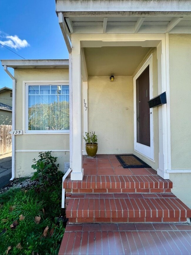 Building Photo - 127 22nd Ave