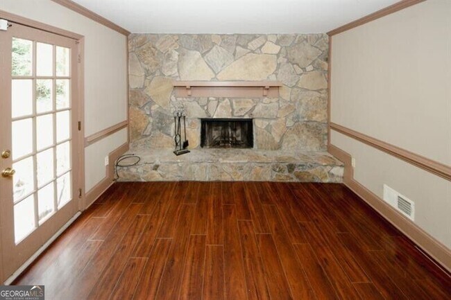 Building Photo - 4033 Scenic Mountain Dr SW