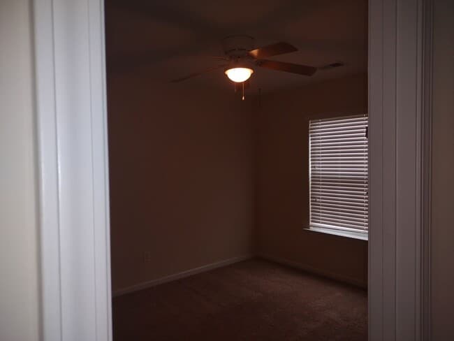 Building Photo - Super Four bedroom home in Northeast Columbia!