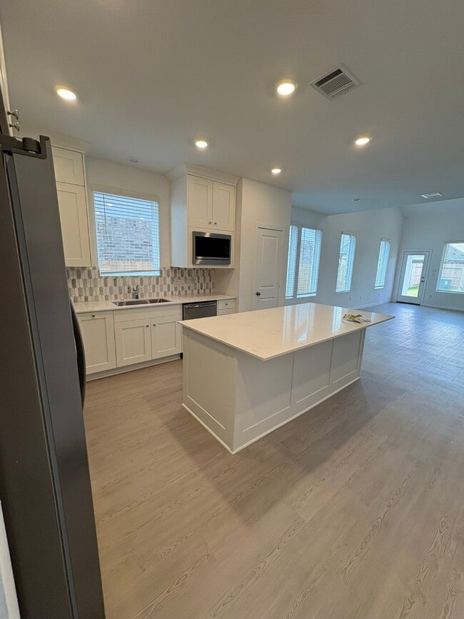 Building Photo - 6419 Seafoam Lake Dr