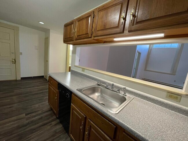 Building Photo - 521 Pine St