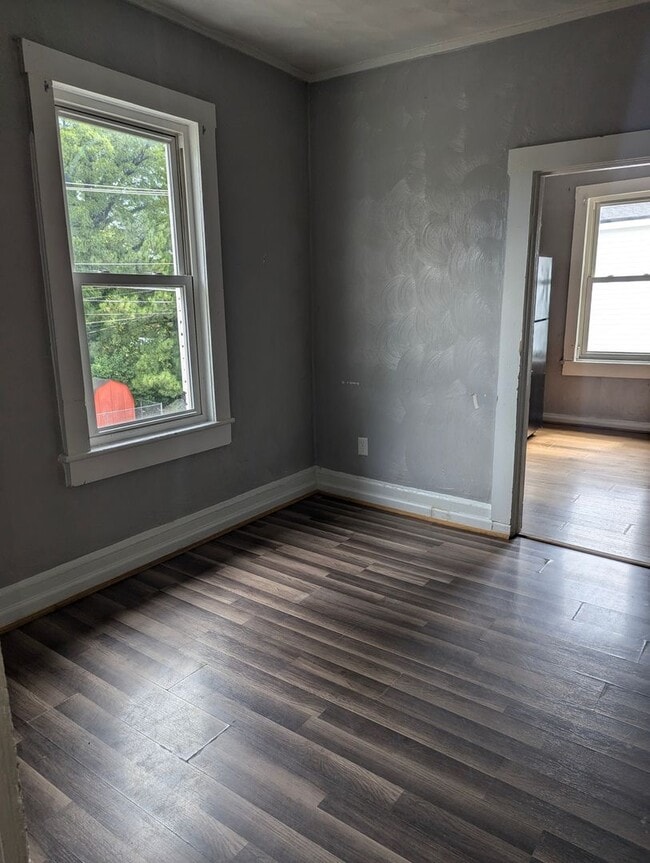 Building Photo - MOVE IN READY 4 Bedroom in the Heart of Portsmouth!