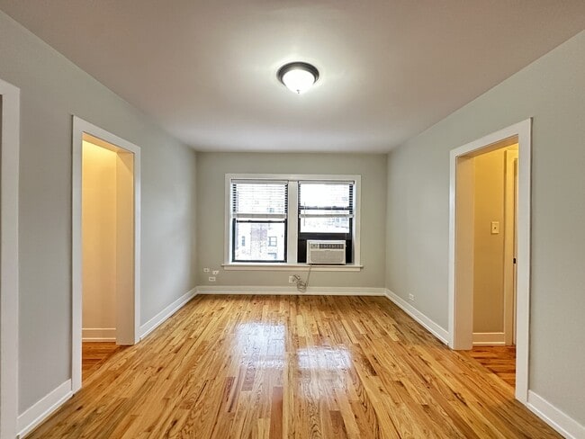 Building Photo - 555 W Arlington