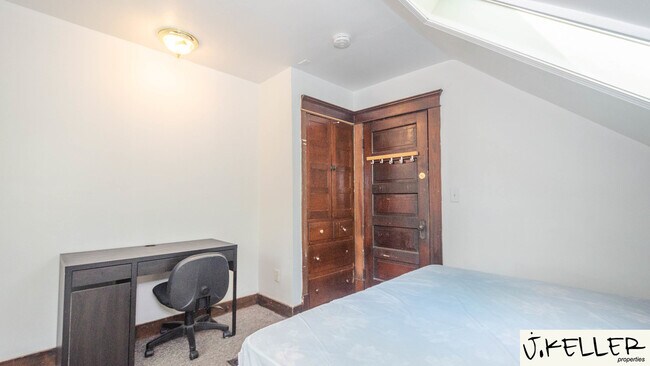 Building Photo - 931 Dewey Ave