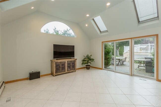 Primary Photo - 2 Dovecote Ln