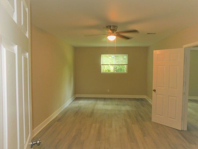 Building Photo - Fully Remodeled Rooming House in Quiet North Side Neighborhood with High End Appointments