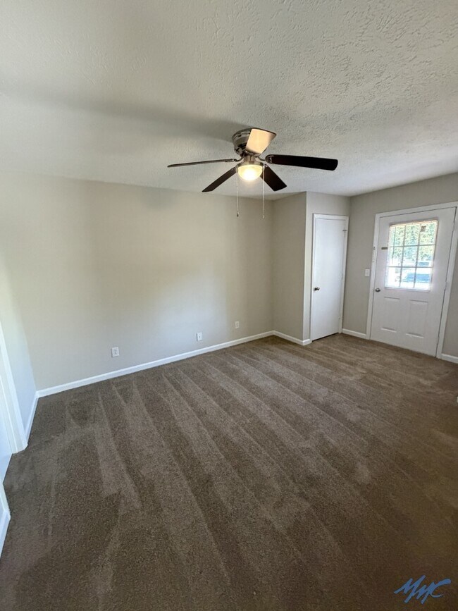 Building Photo - 1206 Hamilton Dr