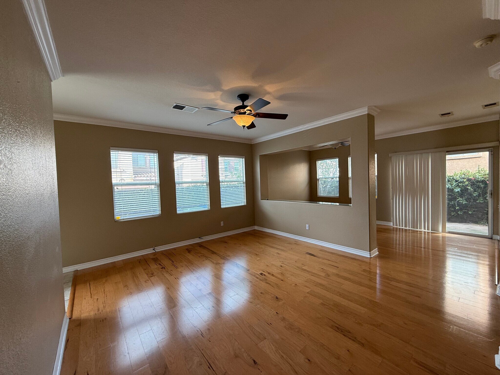 Building Photo - 590 Yarrow Dr