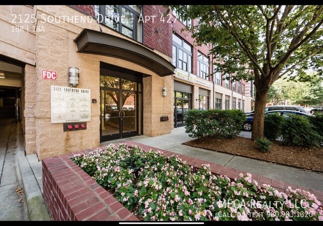 Building Photo - 2125 Southend Dr