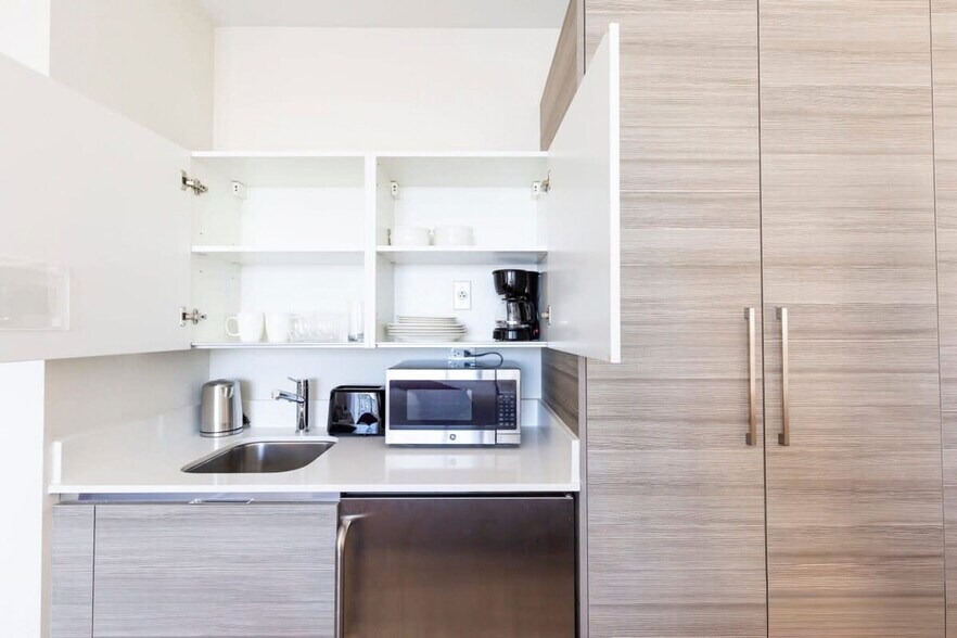 Building Photo - 327 Pierce St