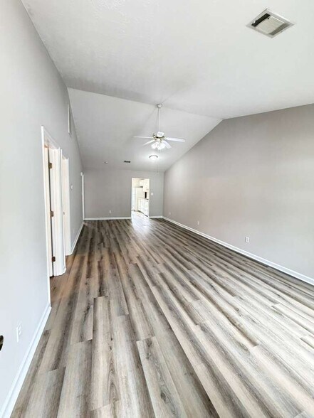 Building Photo - 901 Laurel Pl