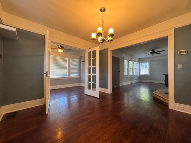 Building Photo - 120 S Roop St