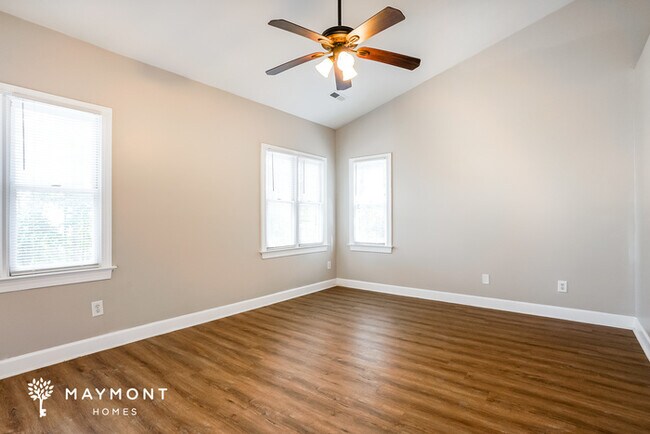 Building Photo - Gorgeous 3 Bedroom