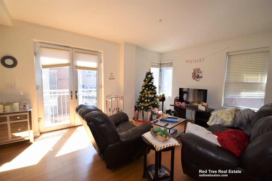 304 - 16 Miner St