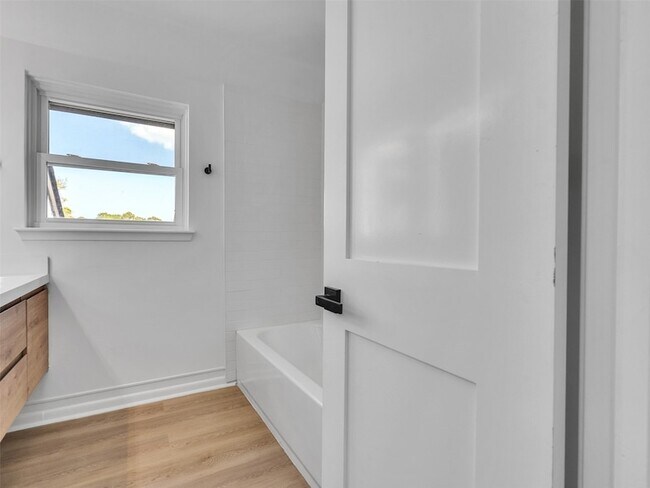 Building Photo - 16007 Diana Ln