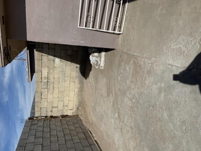 Building Photo - 1 bedroom in El Paso TX 79915