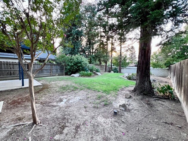 Building Photo - $2,250 Champlain Dr. & Fort Washington, 3 Bedrooms - Canyon Creek Ln, Fresno / Woodward Lake Comm...