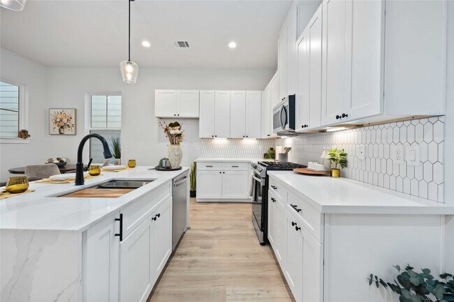 Building Photo - 6114 De Campo St