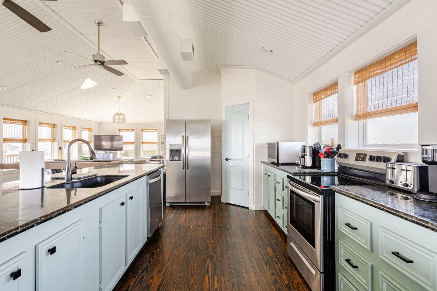 Building Photo - 907 S Cove Dr