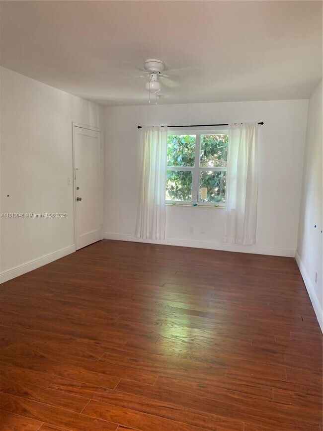 Building Photo - 723 NE 91st St