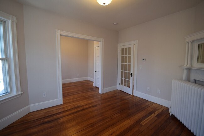 Building Photo - 755 Saratoga St
