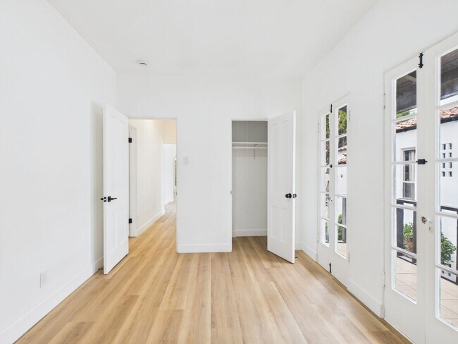 Building Photo - 1533 E 3rd St