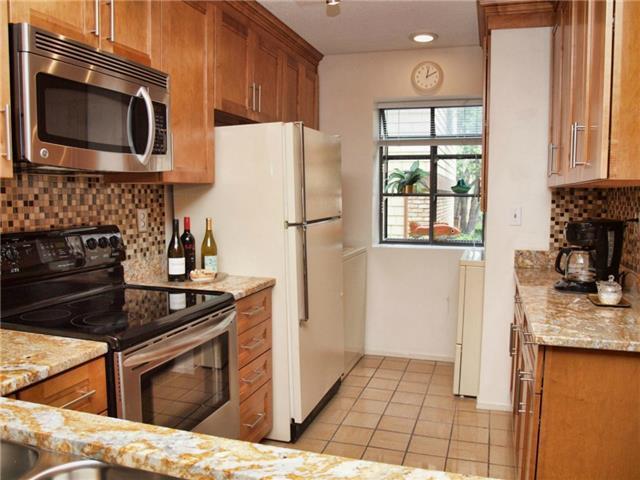 Building Photo - 7122 Wood Hollow Dr