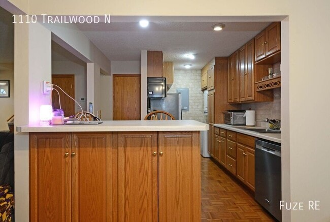 Building Photo - 1110 Trailwood N