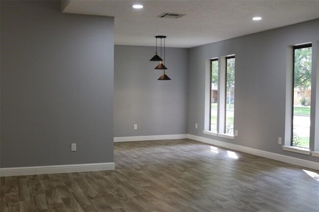 Building Photo - 21330 Park Tree Ln